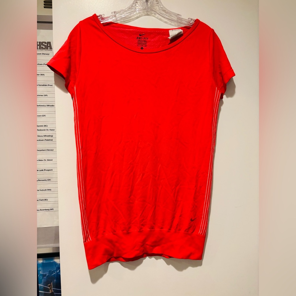 NIKE Redish Orange Short Sleeve Women's Tee